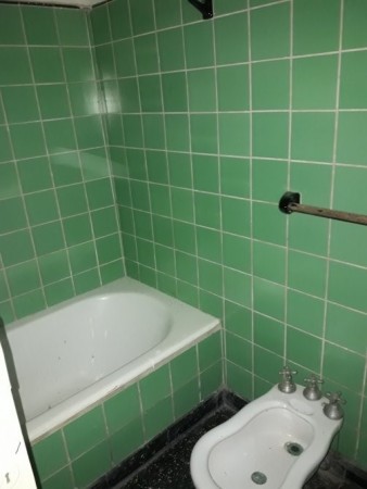 SARANDI, AVELLANEDA. VENTA DE DPTO DE 2 AMBIENTES A UNA CUADRA DE AV. MITRE. APTO CREDITO.