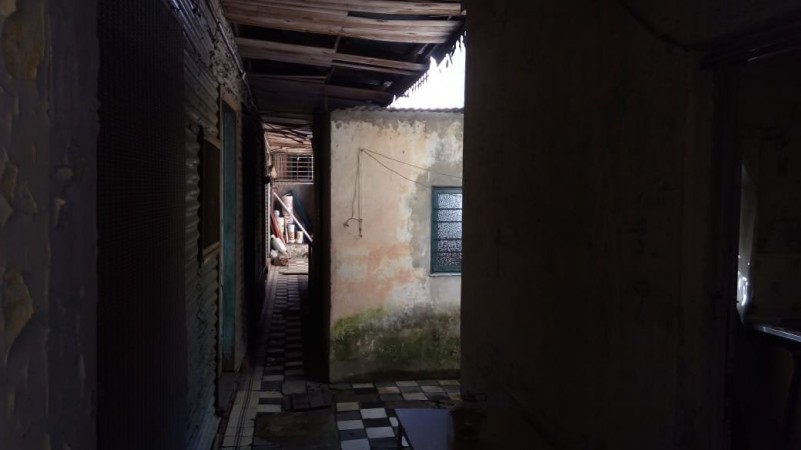 LOTE EN VENTA CON CASA DE CONSTRUCCION MIXTA A REFACCIONAR O DEMOLER. 