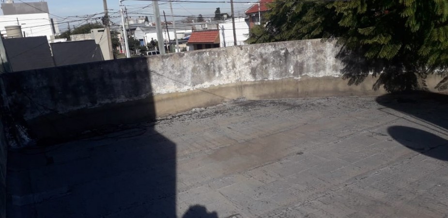 CASA DE DOS AMBIENTES CON PATIO Y TERRAZA