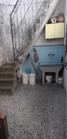 CASA DE DOS AMBIENTES CON PATIO Y TERRAZA