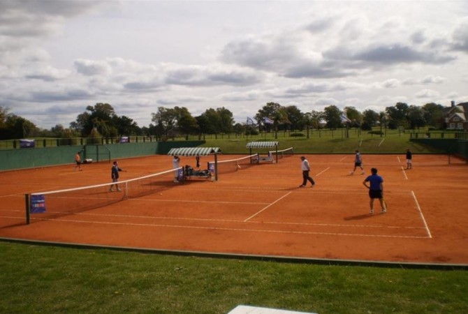 Casa de 4 ambiente en Pilar Golf