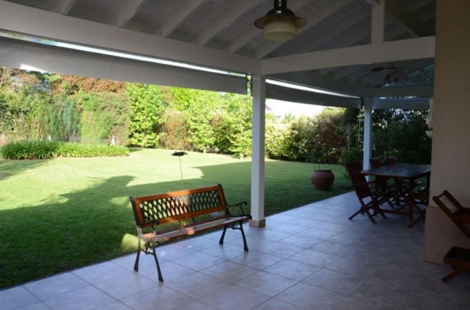 Casa de 4 ambiente en Pilar Golf