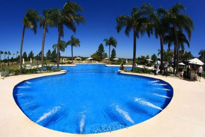 Casa de 4 ambiente en Pilar Golf