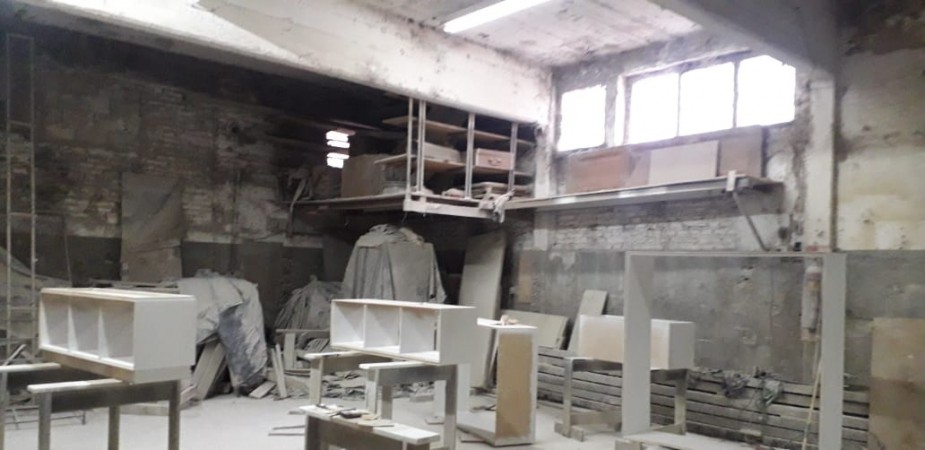 GALPON EN VENTA EN DOCK SUD. 294 M2 APROX. EN DOS PLANTAS. 