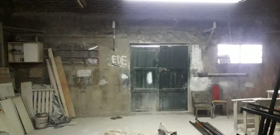 GALPON EN VENTA EN DOCK SUD. 294 M2 APROX. EN DOS PLANTAS. 
