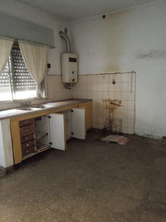 WILDE OESTE - VENTA EN BLOCK LOTE DE 420 M2 CON 5 DEPARTAMENTOS. IDEAL RENTA.