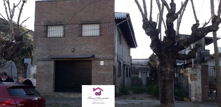 WILDE OESTE. VENTA DE LOTE DE 250 M2 CON 2 DUPLEX A TERMINAR Y CASA DE 3 AMBIENTES A REFACCIONAR.