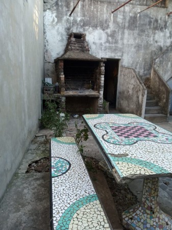 WILDE OESTE. VENTA DE LOTE DE 250 M2 CON 2 DUPLEX A TERMINAR Y CASA DE 3 AMBIENTES A REFACCIONAR.