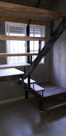 WILDE OESTE. VENTA DE LOTE DE 250 M2 CON 2 DUPLEX A TERMINAR Y CASA DE 3 AMBIENTES A REFACCIONAR.