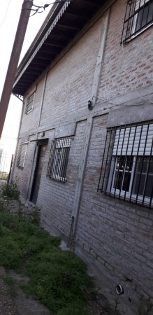 WILDE OESTE. VENTA DE LOTE DE 250 M2 CON 2 DUPLEX A TERMINAR Y CASA DE 3 AMBIENTES A REFACCIONAR.