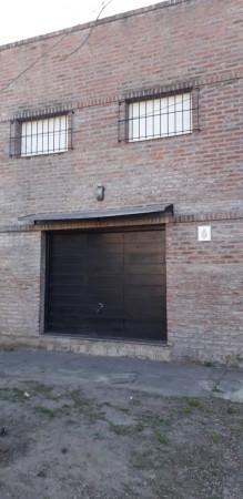 WILDE OESTE. VENTA DE LOTE DE 250 M2 CON 2 DUPLEX A TERMINAR Y CASA DE 3 AMBIENTES A REFACCIONAR.