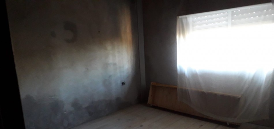 WILDE OESTE. VENTA DE LOTE DE 250 M2 CON 2 DUPLEX A TERMINAR Y CASA DE 3 AMBIENTES A REFACCIONAR.