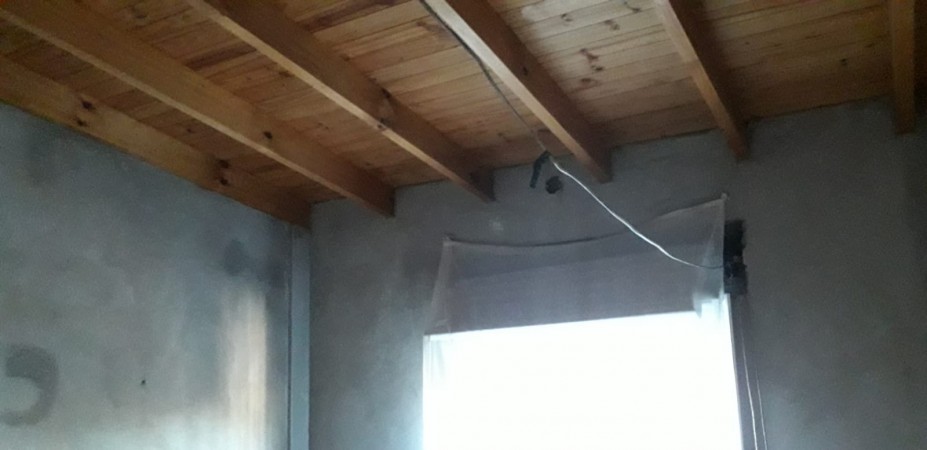 WILDE OESTE. VENTA DE LOTE DE 250 M2 CON 2 DUPLEX A TERMINAR Y CASA DE 3 AMBIENTES A REFACCIONAR.