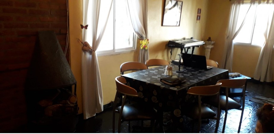 CASA PH EN VENTA EN VILLA DOMINICO, AVELLANEDA. 4 AMBIENTES Y GARAJE.  APTA CRÉDITO