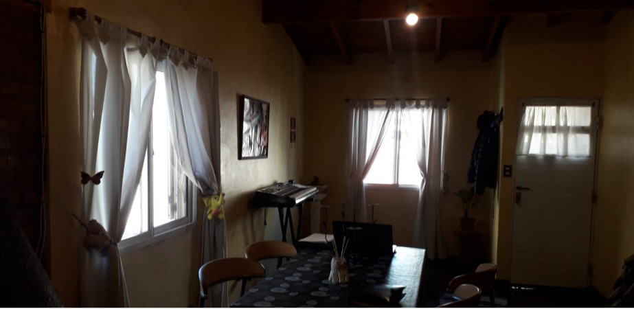 CASA PH EN VENTA EN VILLA DOMINICO, AVELLANEDA. 4 AMBIENTES Y GARAJE.  APTA CRÉDITO
