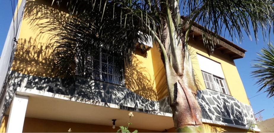CASA PH EN VENTA EN VILLA DOMINICO, AVELLANEDA. 4 AMBIENTES Y GARAJE.  APTA CRÉDITO