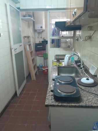 CRUCECITA - AVELLANEDA. DEPARTAMENTO DE 3 AMBIENTES CON COCHERA - PB AL FRENTE. 48M2. A METROS DE AV. MITRE. APTO USO PROFESIONAL.