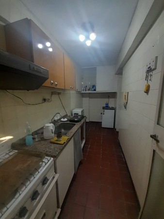CRUCECITA - AVELLANEDA. DEPARTAMENTO DE 3 AMBIENTES CON COCHERA - PB AL FRENTE. 48M2. A METROS DE AV. MITRE. APTO USO PROFESIONAL.