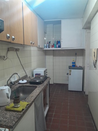 CRUCECITA - AVELLANEDA. DEPARTAMENTO DE 3 AMBIENTES CON COCHERA - PB AL FRENTE. 48M2. A METROS DE AV. MITRE. APTO USO PROFESIONAL.