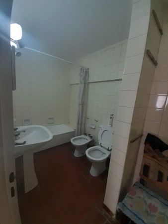 CRUCECITA - AVELLANEDA. DEPARTAMENTO DE 3 AMBIENTES CON COCHERA - PB AL FRENTE. 48M2. A METROS DE AV. MITRE. APTO USO PROFESIONAL.