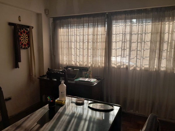 CRUCECITA - AVELLANEDA. DEPARTAMENTO DE 3 AMBIENTES CON COCHERA - PB AL FRENTE. 48M2. A METROS DE AV. MITRE. APTO USO PROFESIONAL.