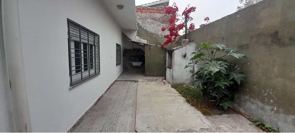 PH DE 3 AMBIENTES EN VENTA EN WILDE. CON DOS PATIOS Y TERRAZA. 