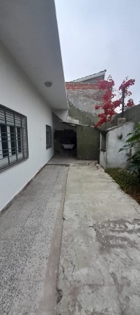 PH DE 3 AMBIENTES EN VENTA EN WILDE. CON DOS PATIOS Y TERRAZA. 