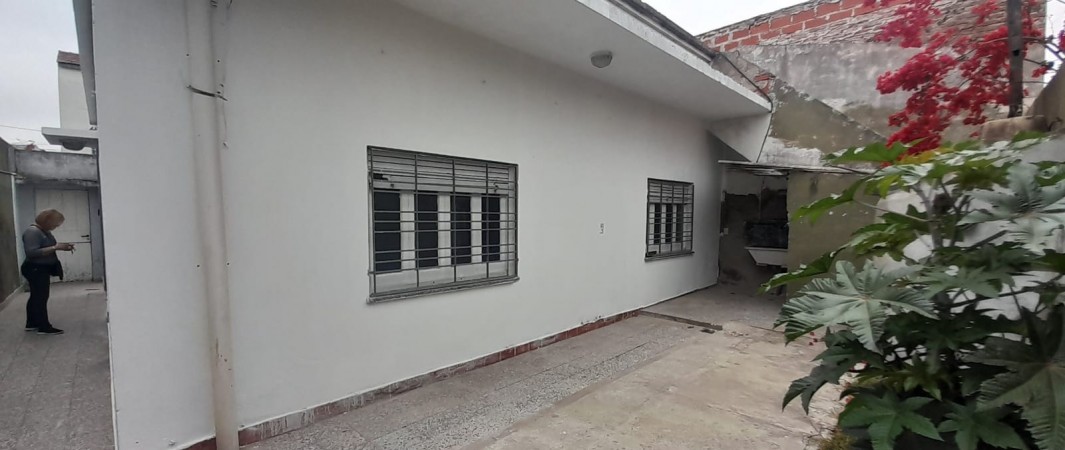 PH DE 3 AMBIENTES EN VENTA EN WILDE. CON DOS PATIOS Y TERRAZA. 