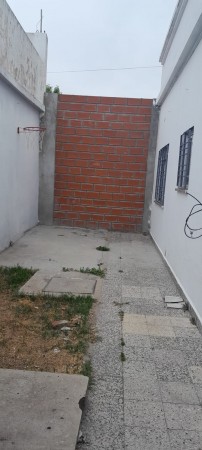 PH DE 3 AMBIENTES EN VENTA EN WILDE. CON DOS PATIOS Y TERRAZA. 