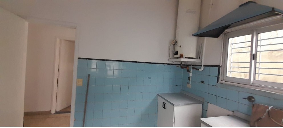 PH DE 3 AMBIENTES EN VENTA EN WILDE. CON DOS PATIOS Y TERRAZA. 