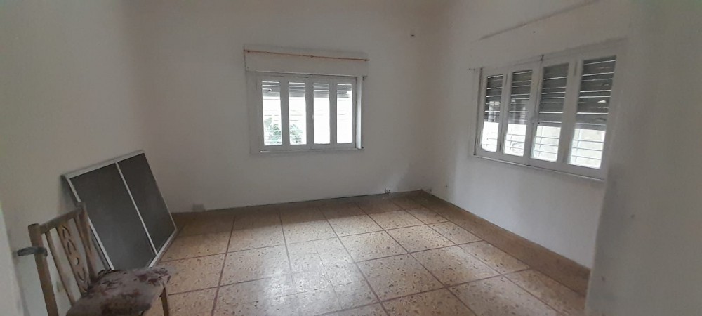 PH DE 3 AMBIENTES EN VENTA EN WILDE. CON DOS PATIOS Y TERRAZA. 