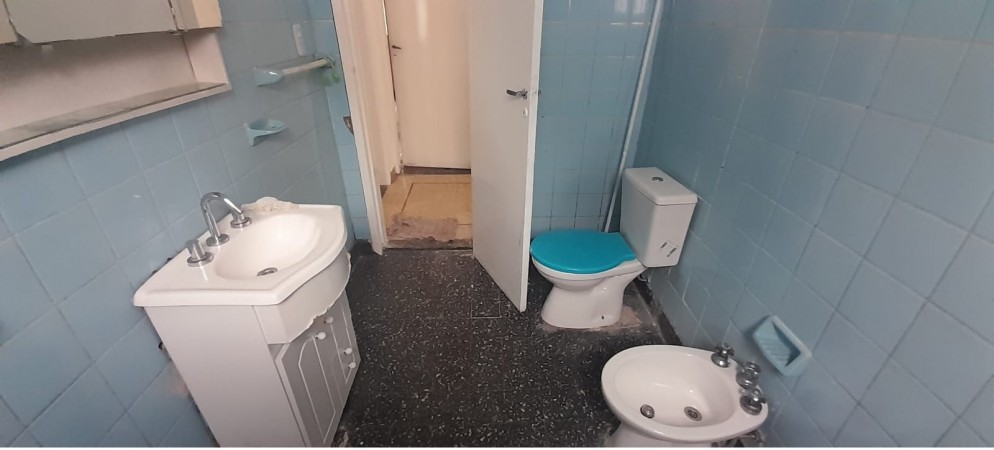 PH DE 3 AMBIENTES EN VENTA EN WILDE. CON DOS PATIOS Y TERRAZA. 