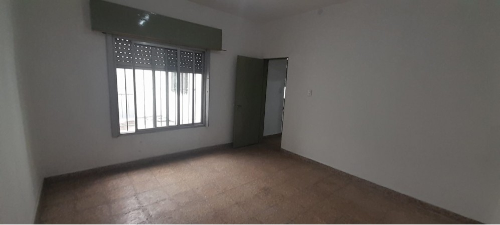 PH DE 3 AMBIENTES EN VENTA EN WILDE. CON DOS PATIOS Y TERRAZA. 