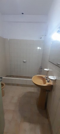 PH DE 3 AMBIENTES EN VENTA EN WILDE. CON DOS PATIOS Y TERRAZA. 