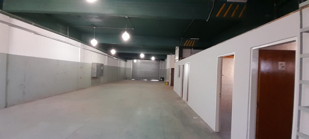 GALPON EN ALQUILER EN LANUS ESTE - 240 M2 TOTALES