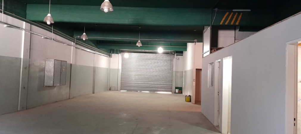 GALPON EN ALQUILER EN LANUS ESTE - 240 M2 TOTALES