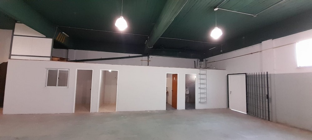 GALPON EN ALQUILER EN LANUS ESTE - 240 M2 TOTALES