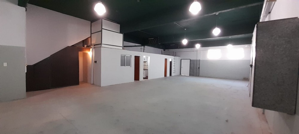 GALPON EN ALQUILER EN LANUS ESTE - 240 M2 TOTALES