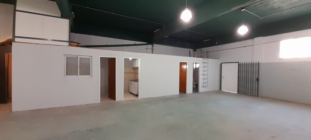 GALPON EN ALQUILER EN LANUS ESTE - 240 M2 TOTALES