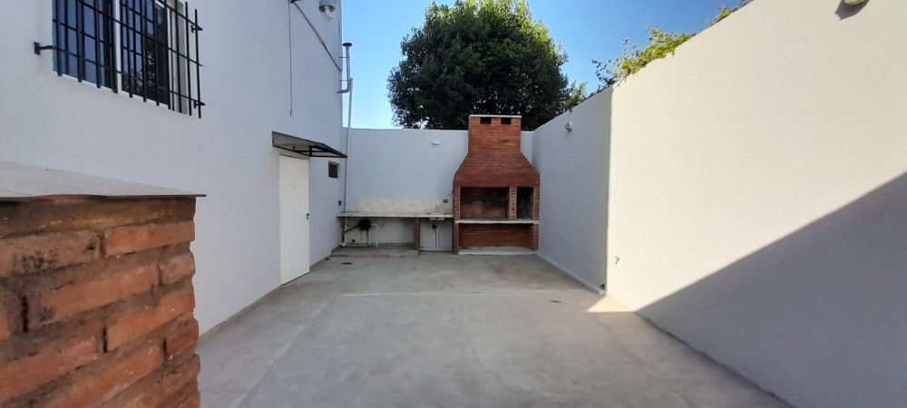 GALPON EN ALQUILER EN LANUS ESTE - 240 M2 TOTALES