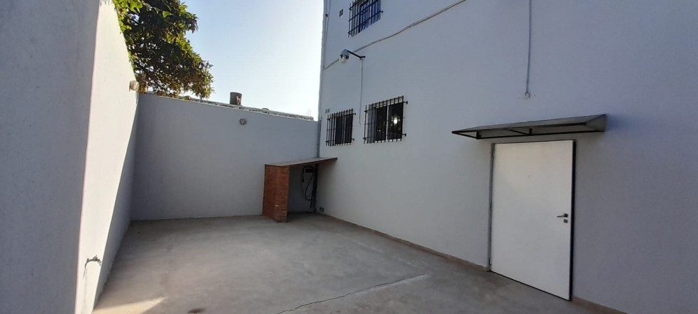 GALPON EN ALQUILER EN LANUS ESTE - 240 M2 TOTALES