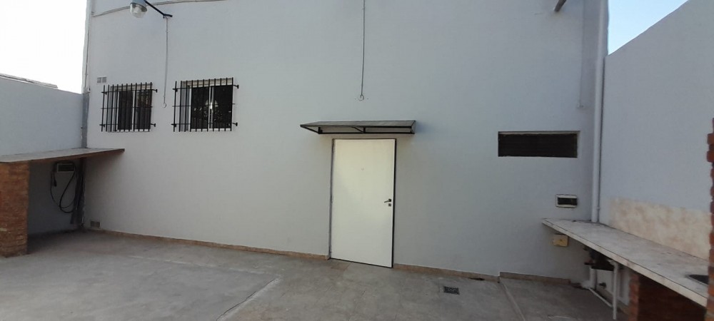 GALPON EN ALQUILER EN LANUS ESTE - 240 M2 TOTALES