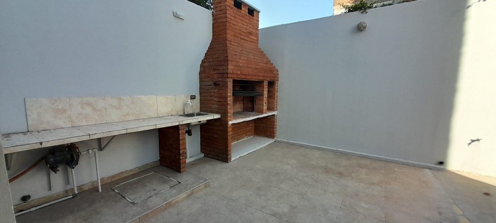 GALPON EN ALQUILER EN LANUS ESTE - 240 M2 TOTALES