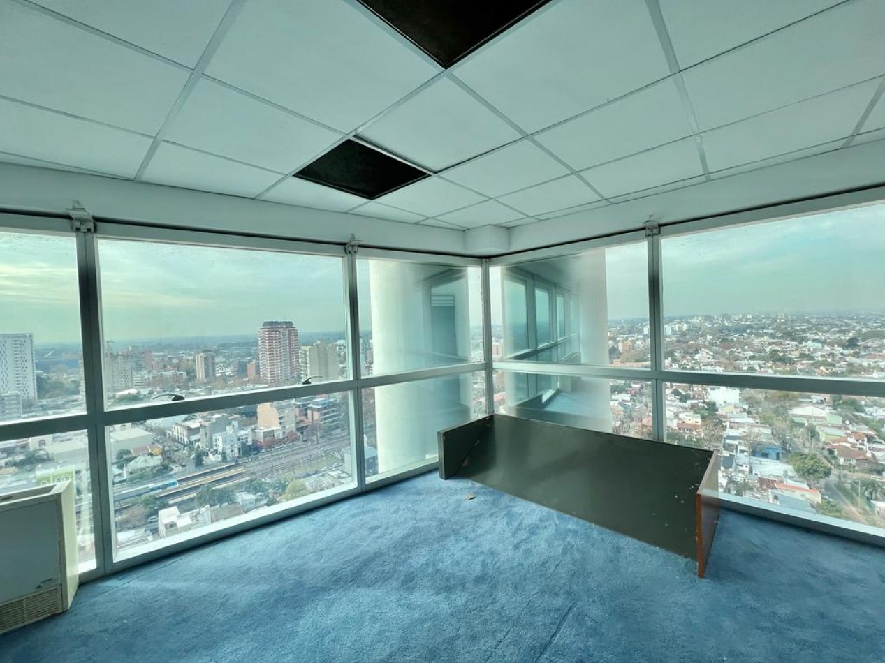 Oficina Amoblada con 4 Cocheras en Torre de las Americas 