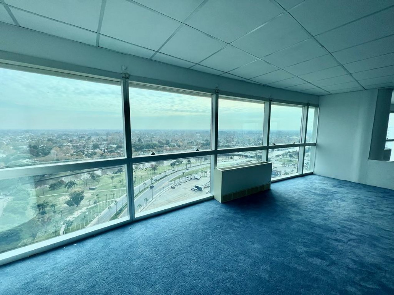 Oficina Amoblada con 4 Cocheras en Torre de las Americas 