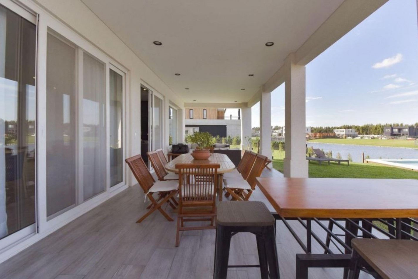 Espectacular casa con vista a la laguna en Nordelta - 355 Mtrs Totales 