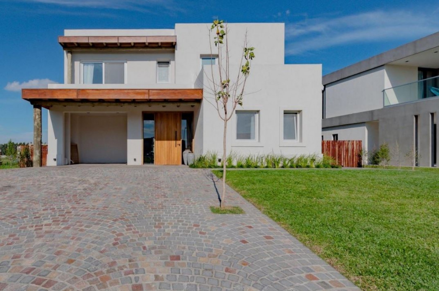 Espectacular casa con vista a la laguna en Nordelta - 355 Mtrs Totales 