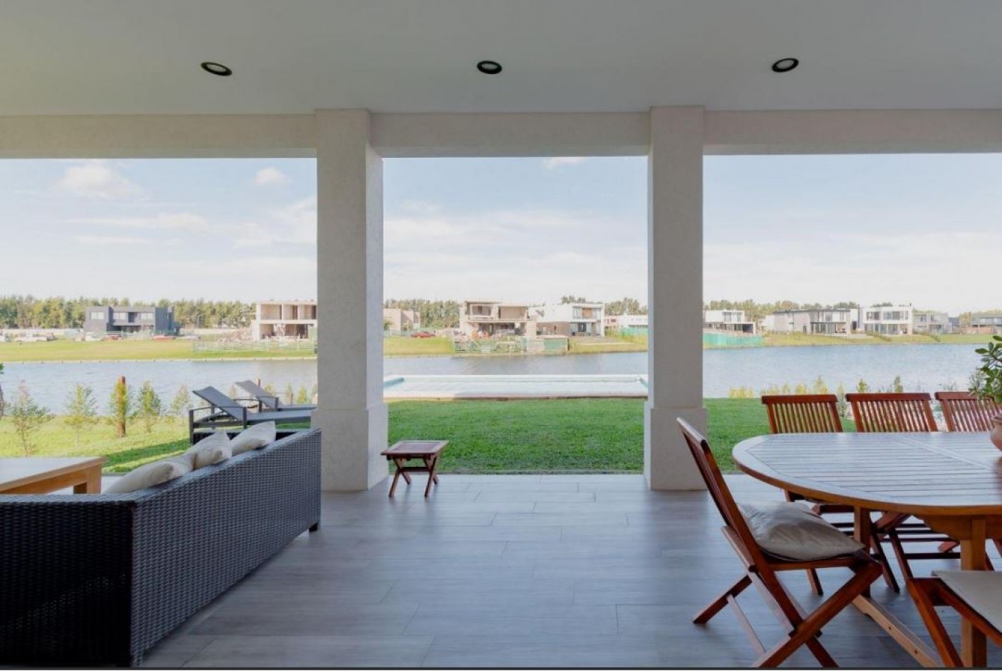 Espectacular casa con vista a la laguna en Nordelta - 355 Mtrs Totales 