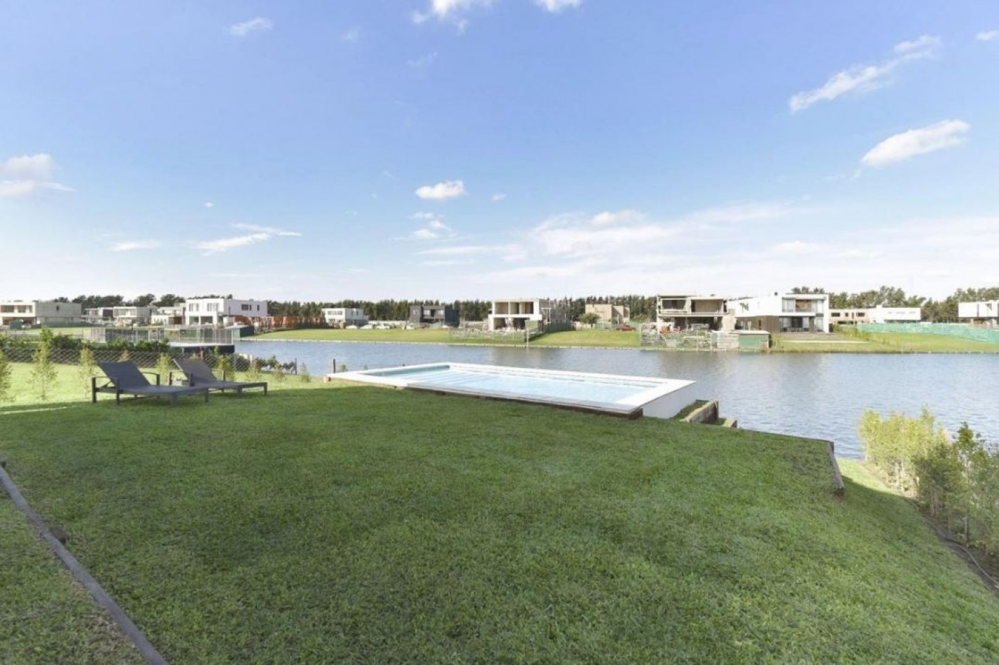 Espectacular casa con vista a la laguna en Nordelta - 355 Mtrs Totales 