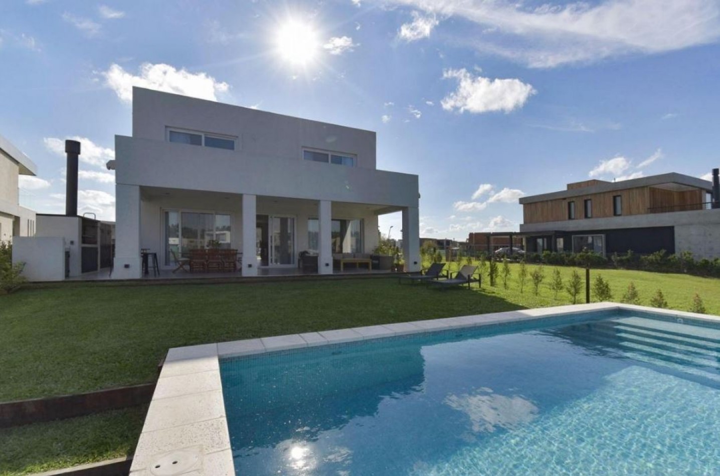 Espectacular casa con vista a la laguna en Nordelta - 355 Mtrs Totales 